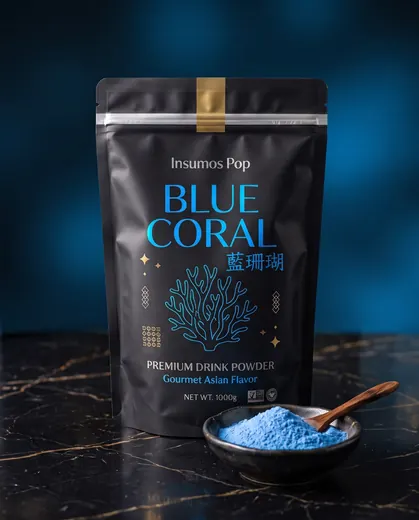 Bolsa de 1 kg de polvo Blue Coral de Insumos Pop con polvo azul eléctrico en un plato